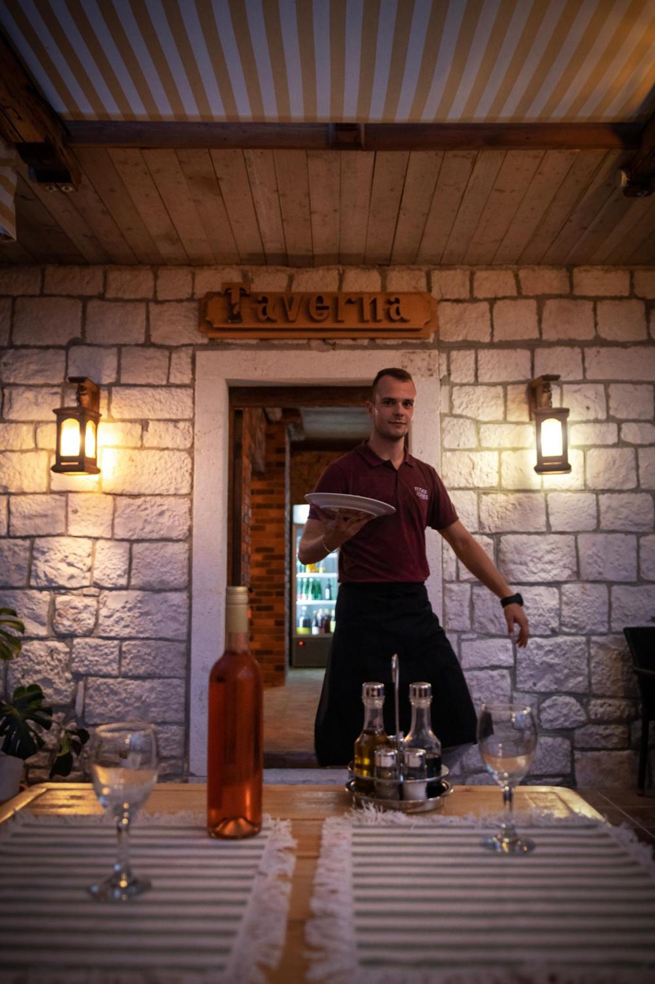 Taverna & Rooms Сутіван Екстер'єр фото