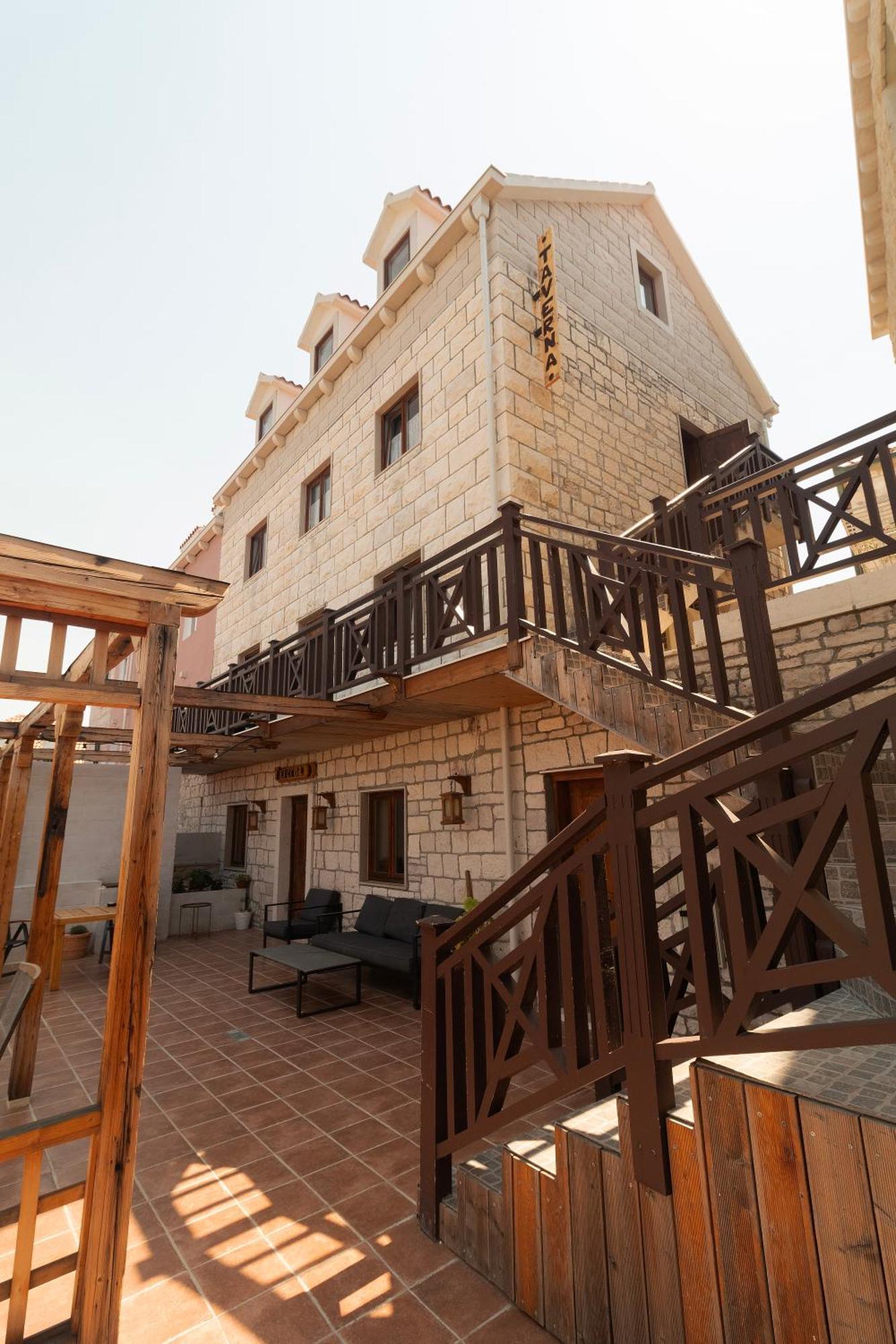Taverna & Rooms Сутіван Екстер'єр фото